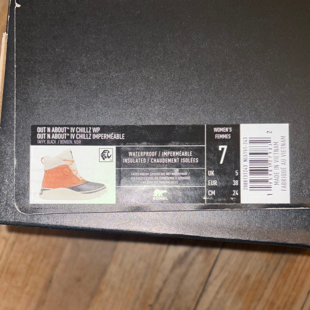 Sorel Brown and Black Winter Boots with Shearling Lining - Picture 8 of 11